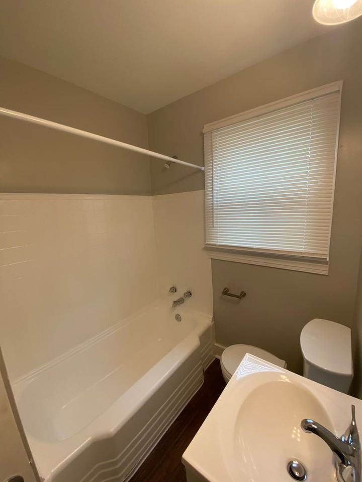 130 Oakdale Ct - Photo 2 of 12