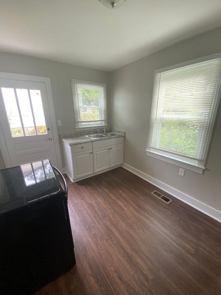 130 Oakdale Ct - Photo 5 of 12