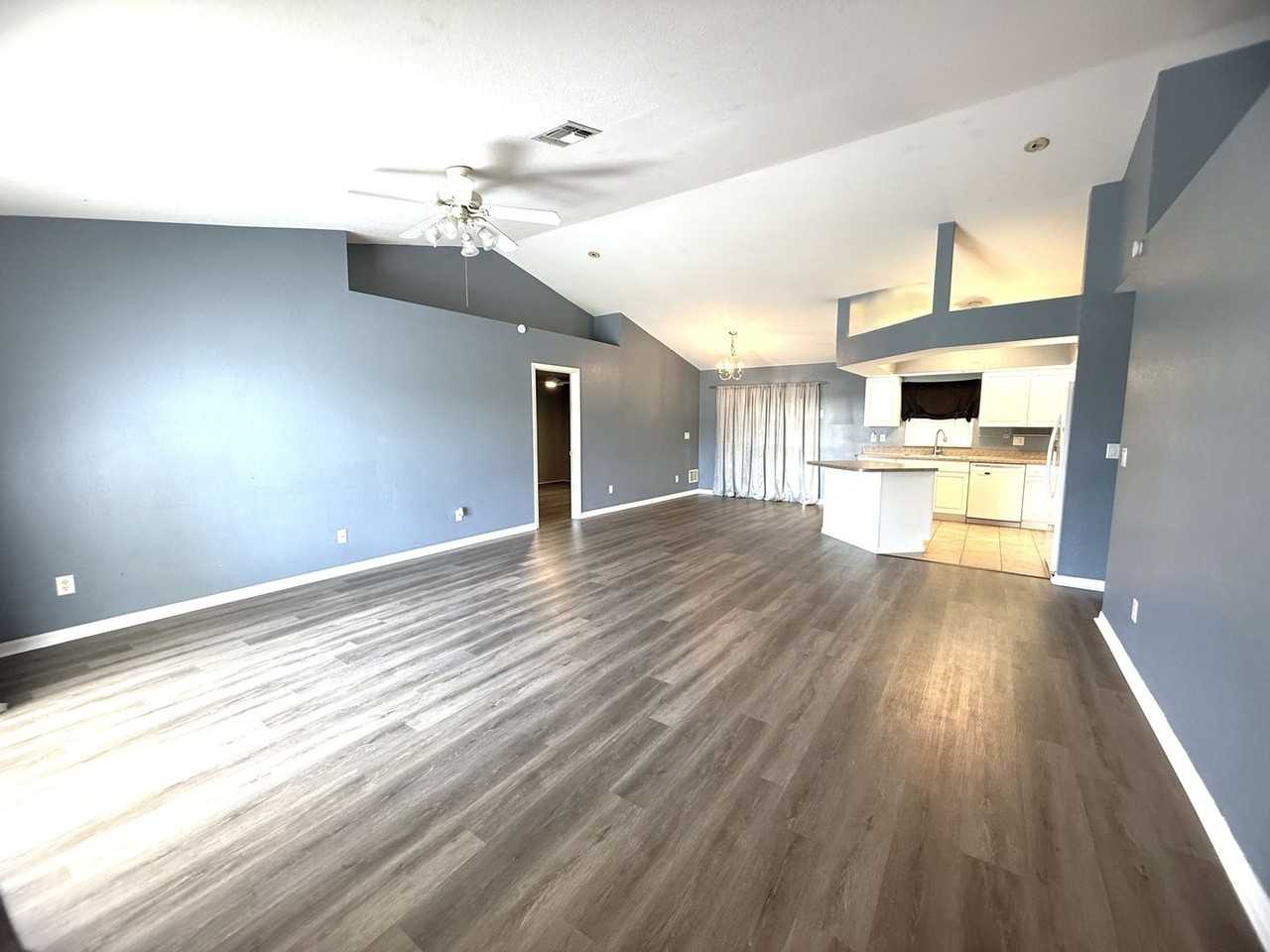 302 Nw 2nd Pl - Photo 2 of 24