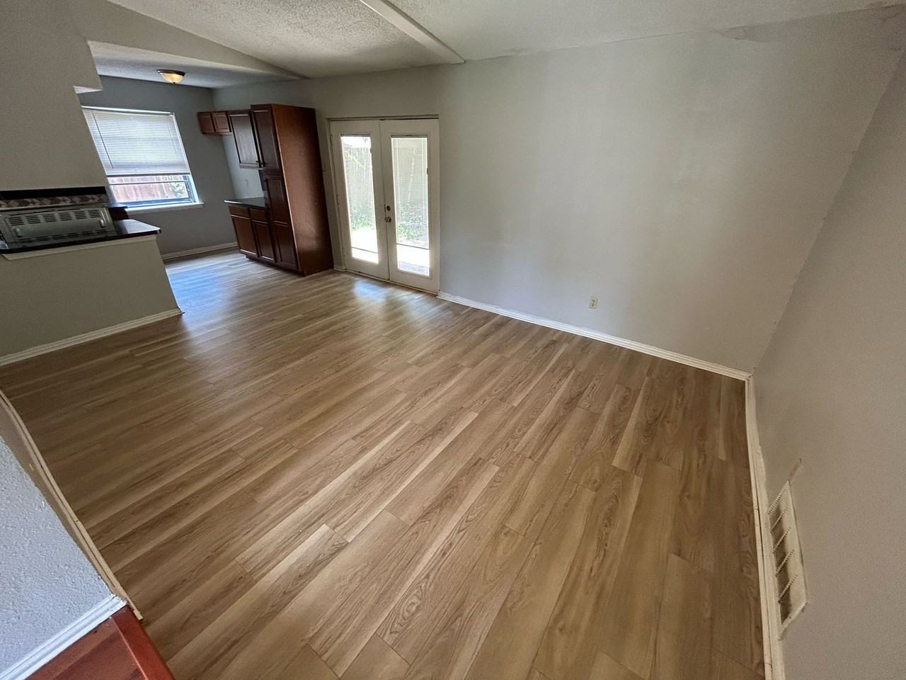 3809 Yellowstone St - Photo 2 of 13