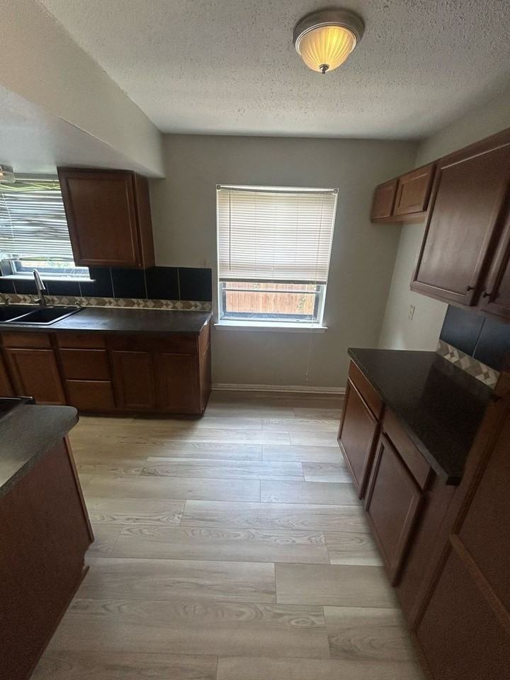 3809 Yellowstone St - Photo 3 of 13