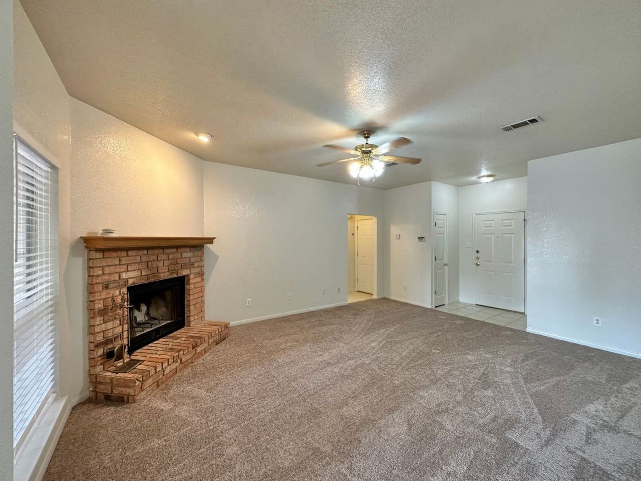 2208 Jay Dr - Photo 5 of 27