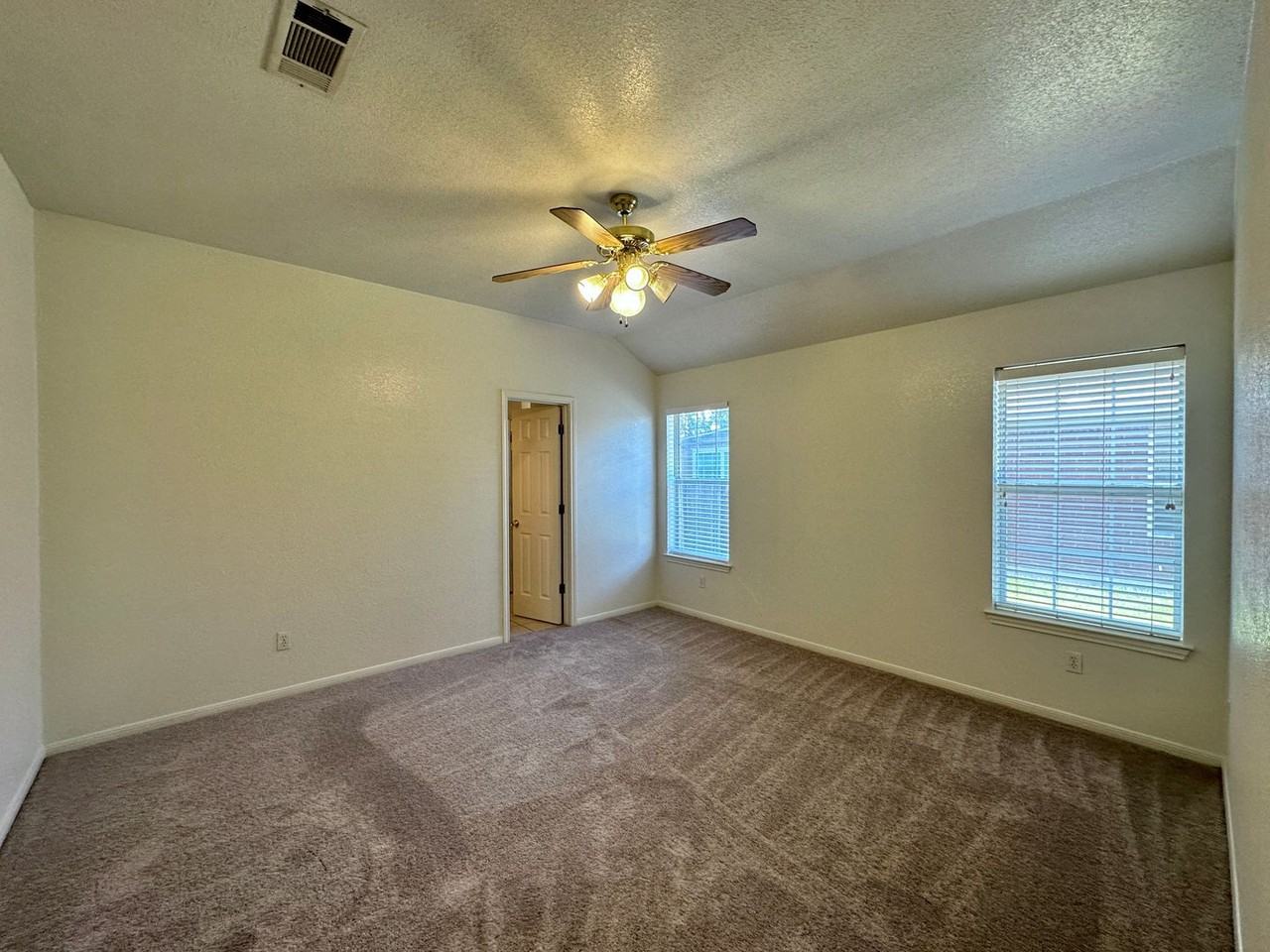 2208 Jay Dr - Photo 6 of 27