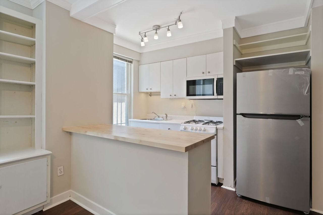 2130 N St Nw #107 - Photo 7 of 16
