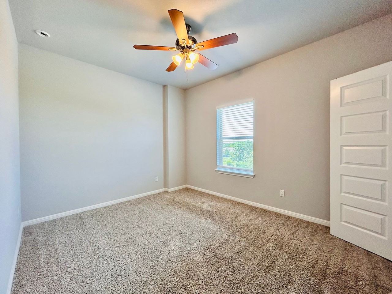 1156 Capra Ln - Photo 7 of 38