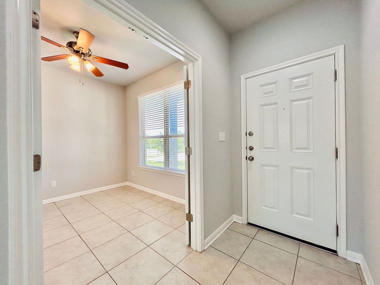 1156 Capra Ln - Photo 5 of 33
