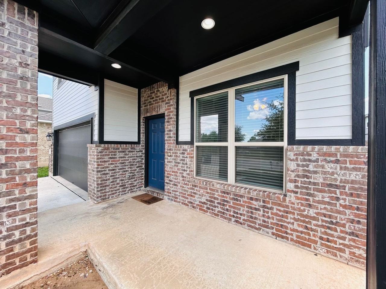1156 Capra Ln - Photo 3 of 33
