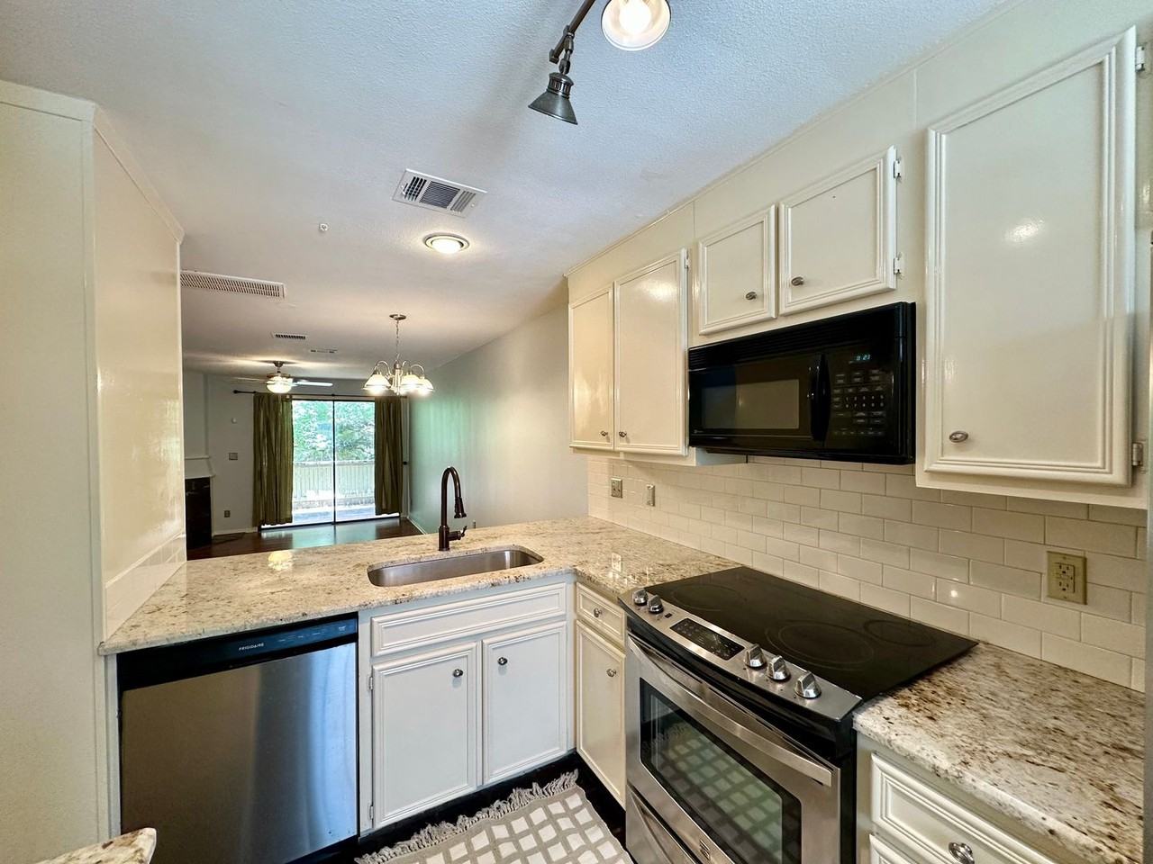 1804 Capital Pkwy #27 - Photo 3 of 13