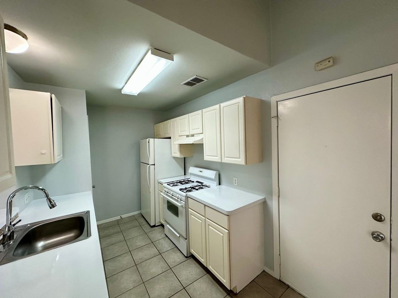 301 Craigmont Dr - Photo 5 of 15