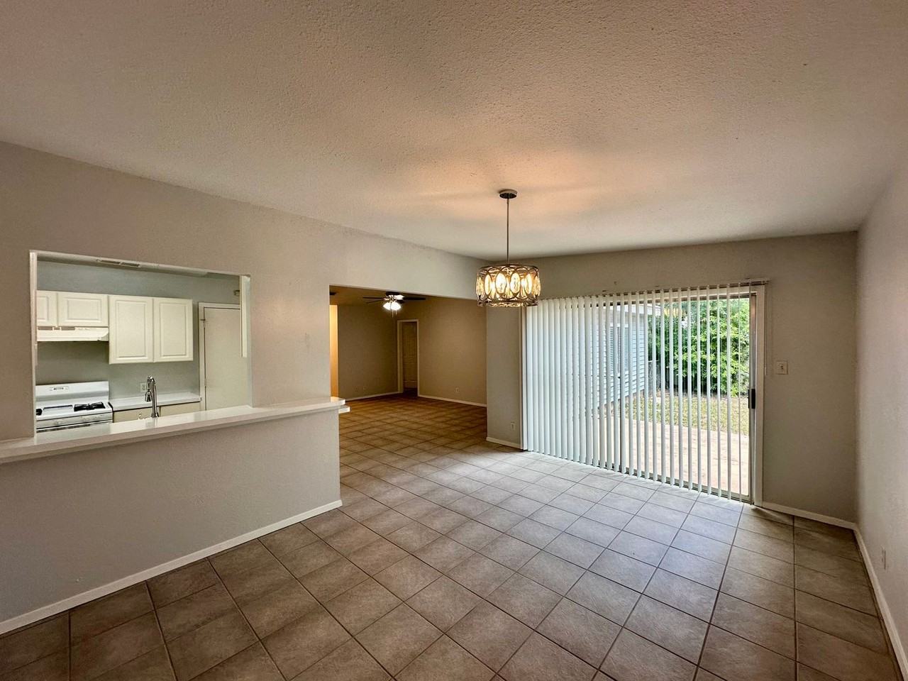 301 Craigmont Dr - Photo 6 of 15