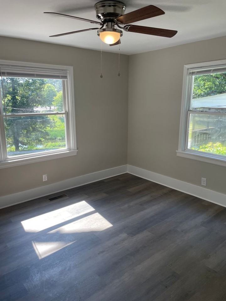 2420 Ivy Ave - Photo 3 of 10