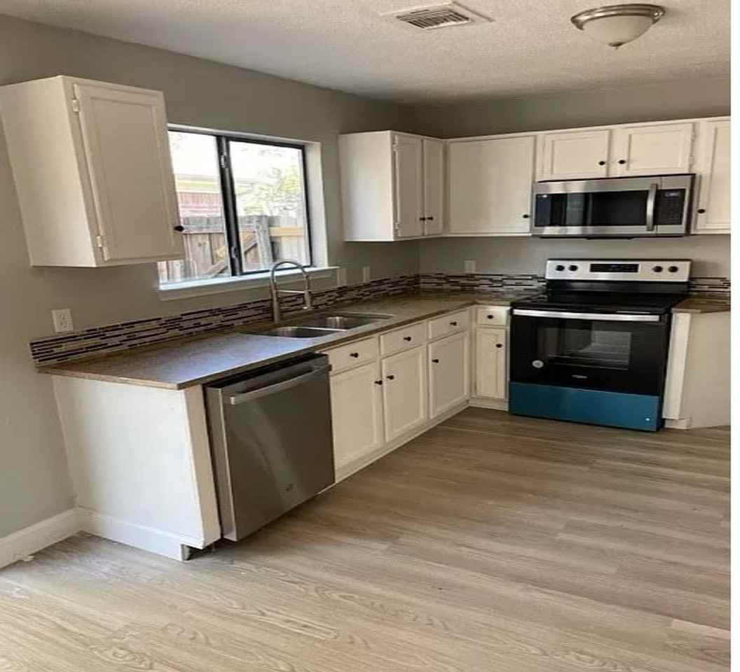 10348 Wood Heights Dr - Photo 4 of 19