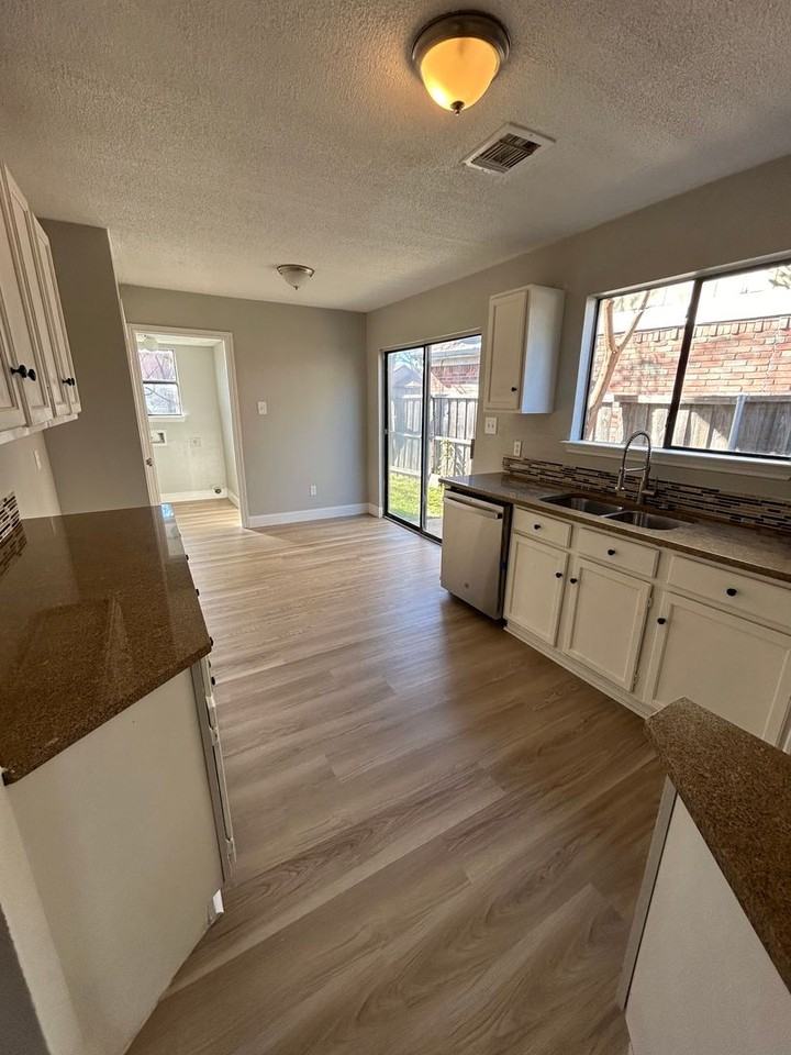 10348 Wood Heights Dr - Photo 5 of 19