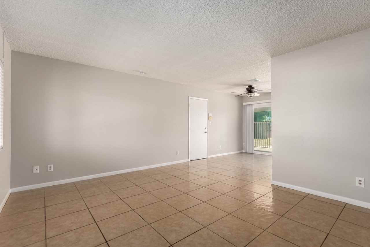 17629 N 8th Ave - Photo 4 of 26