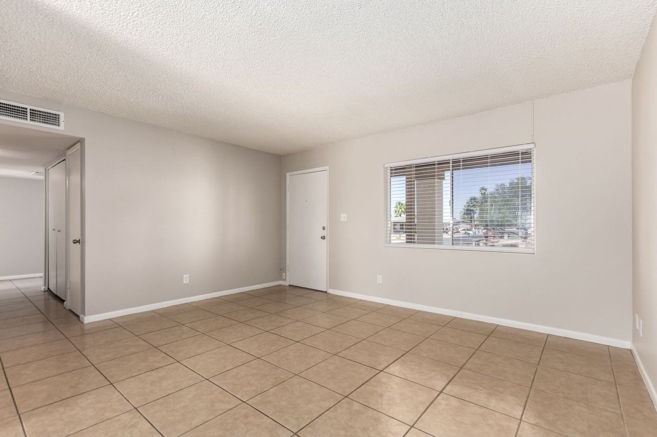 17629 N 8th Ave - Photo 6 of 26