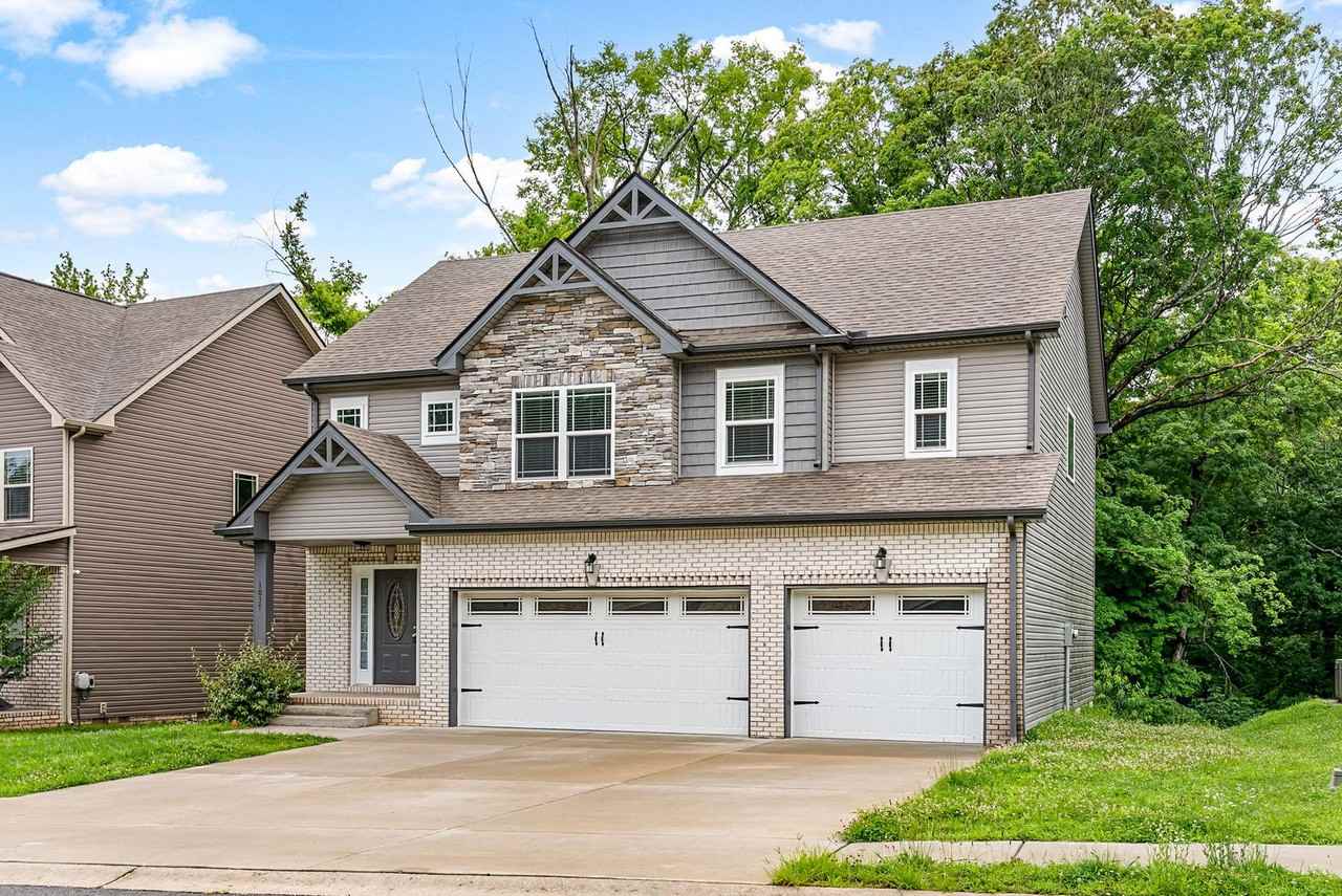 1037 Brightwood Ct - Photo 3 of 36