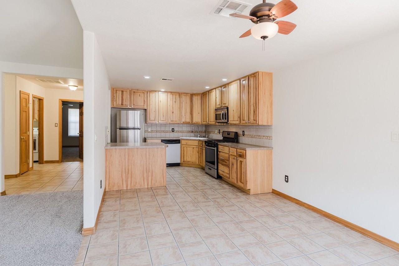 413 Chaco Dr - Photo 3 of 30