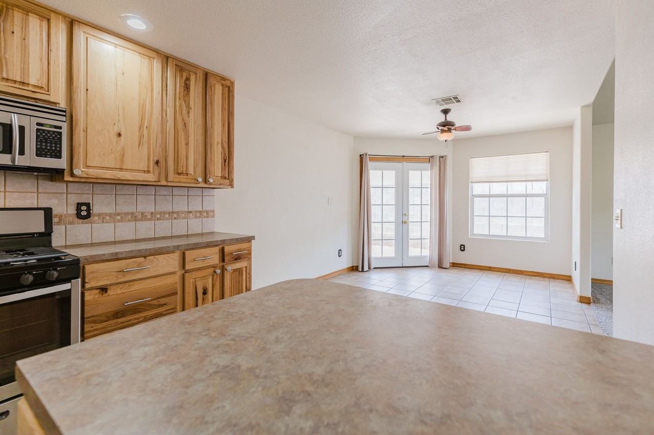 413 Chaco Dr - Photo 4 of 30