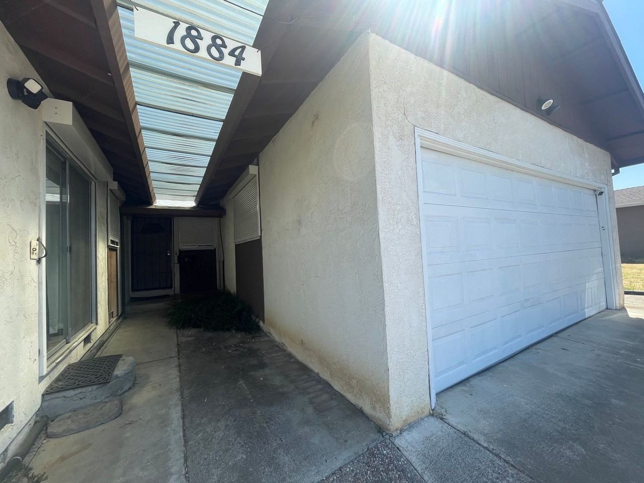 1884 Southwood Drive - Photo 2 of 34