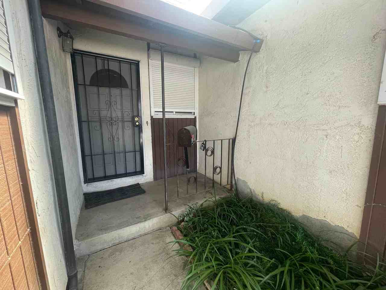 1884 Southwood Drive - Photo 3 of 34