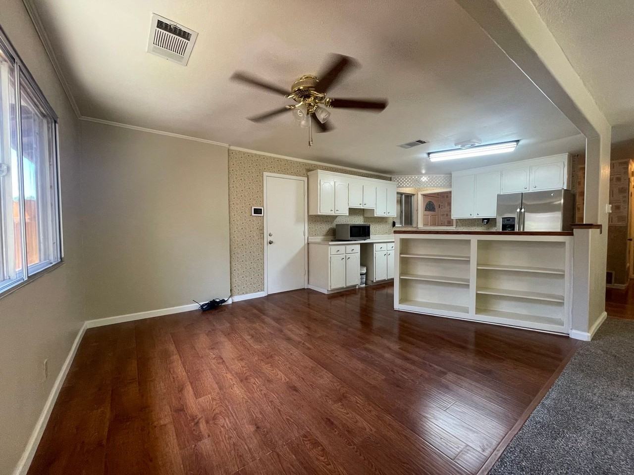 1884 Southwood Drive - Photo 5 of 34