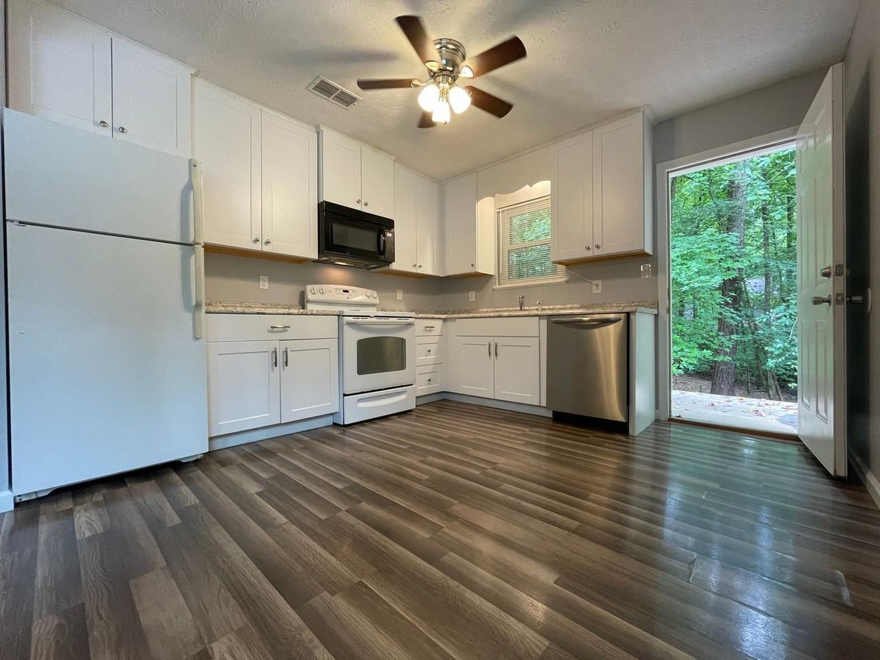 117 Boulder Trl - Photo 3 of 7