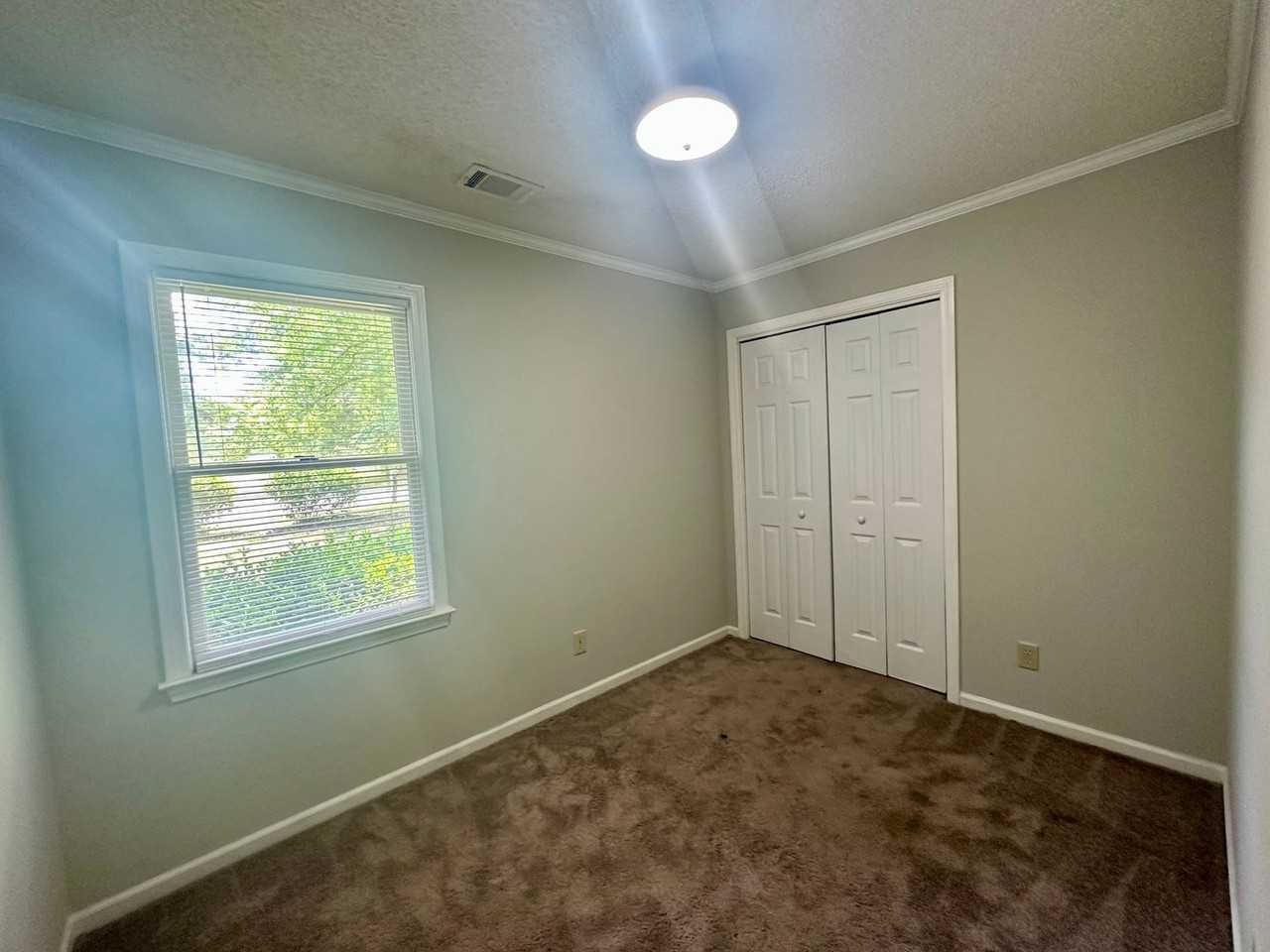 1225 Coffey St - Photo 5 of 10