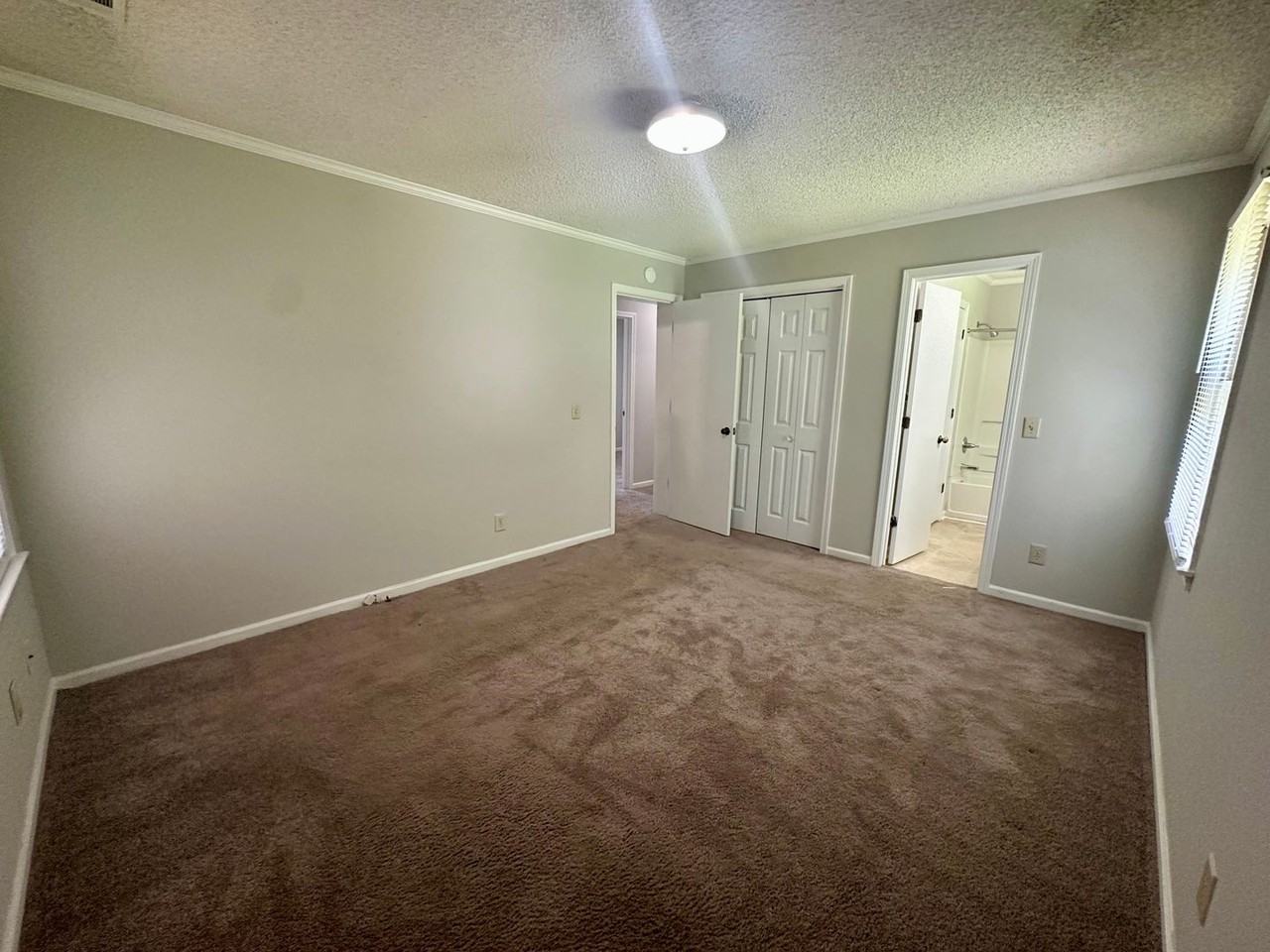 1225 Coffey St - Photo 7 of 10