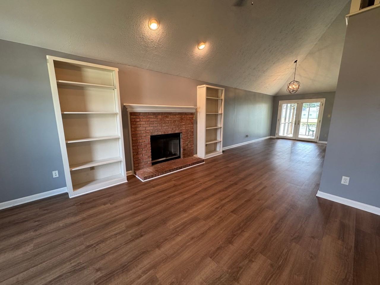 1049 Mustang Ct - Photo 5 of 29