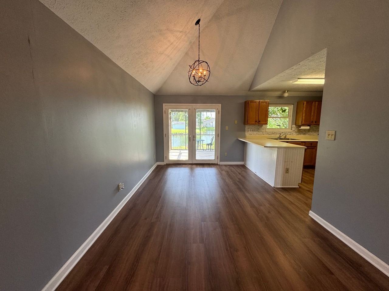 1049 Mustang Ct - Photo 7 of 29
