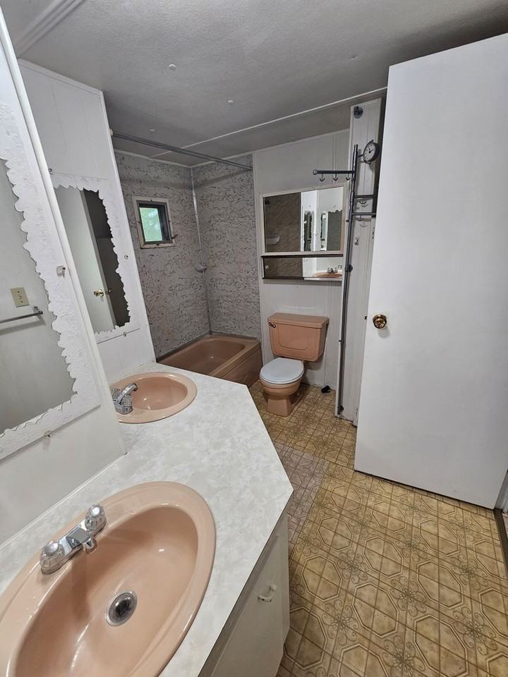 22842 Trails End Rd Se - Photo 7 of 10