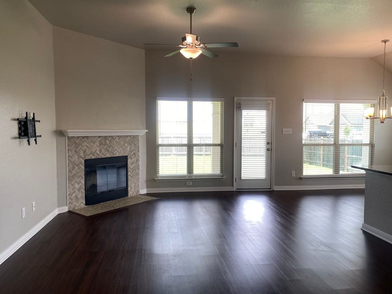 3002 Clevelander Dr - Photo 2 of 24