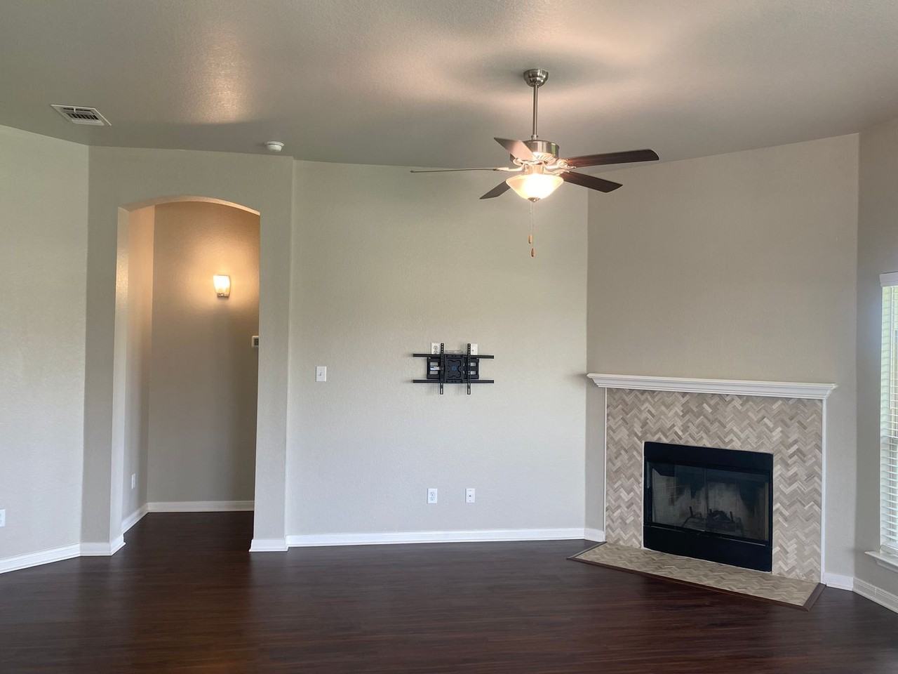 3002 Clevelander Dr - Photo 3 of 24