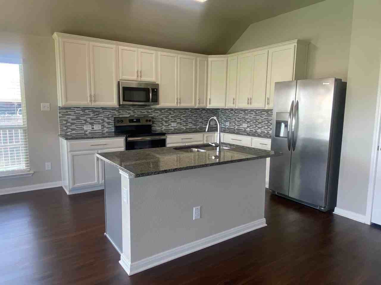 3002 Clevelander Dr - Photo 5 of 24