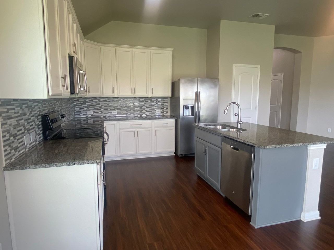 3002 Clevelander Dr - Photo 6 of 24