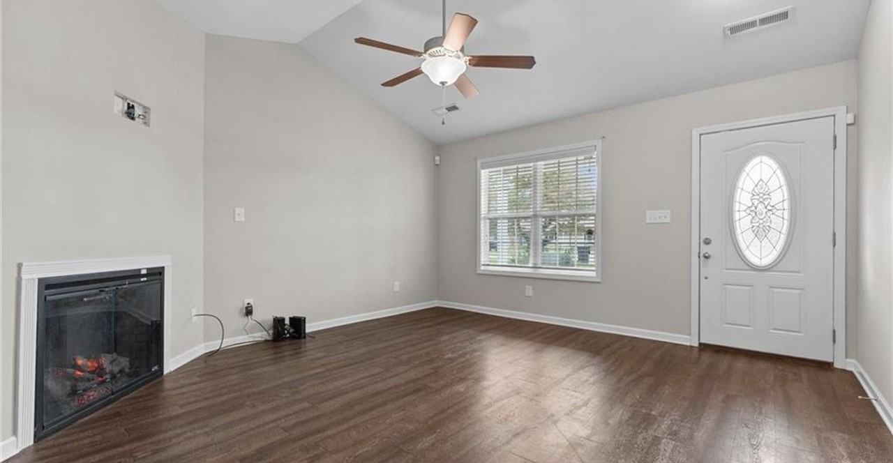 1595 Rossmore Dr - Photo 2 of 26