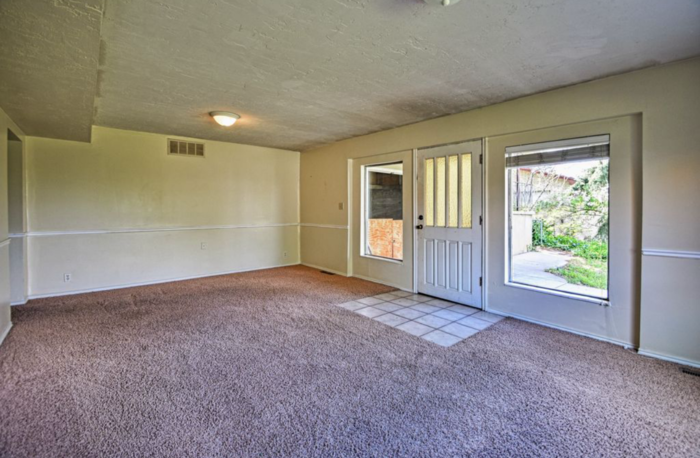 3065 Bannock Dr - Photo 3 of 10