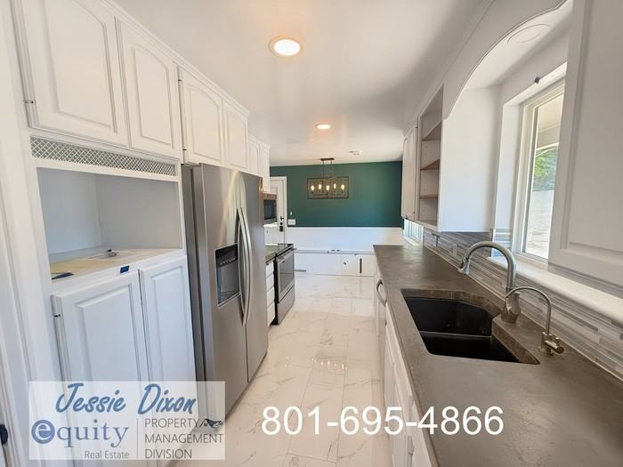 2462 W 4750 S - Photo 3 of 34