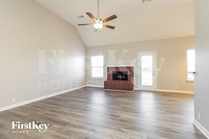 4006 Summit Dr - Photo 2 of 15