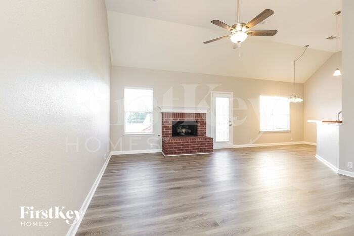 4006 Summit Dr - Photo 3 of 15