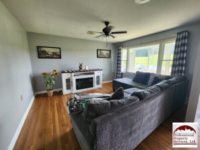 7811 Ifert Dr - Photo 2 of 34