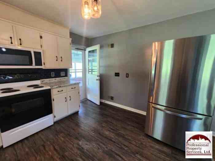 7811 Ifert Dr - Photo 3 of 34