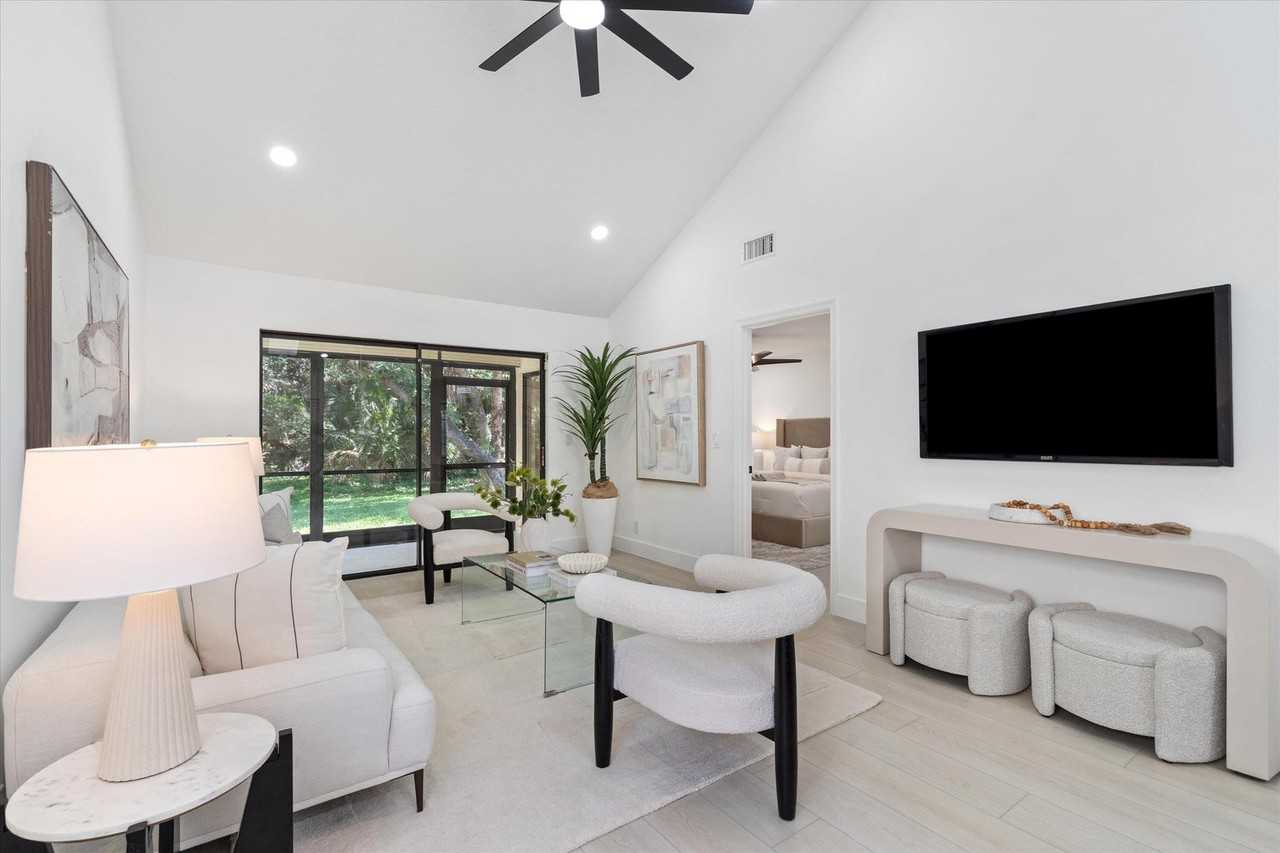 441 Ashwood Place - Photo 3 of 12