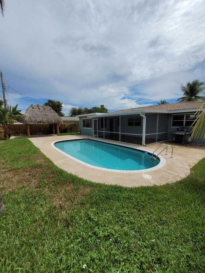 455 Northeast 29th Street - Photo 2 of 12