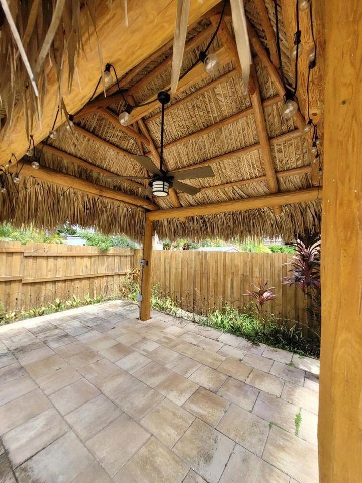 455 Northeast 29th Street - Photo 3 of 12