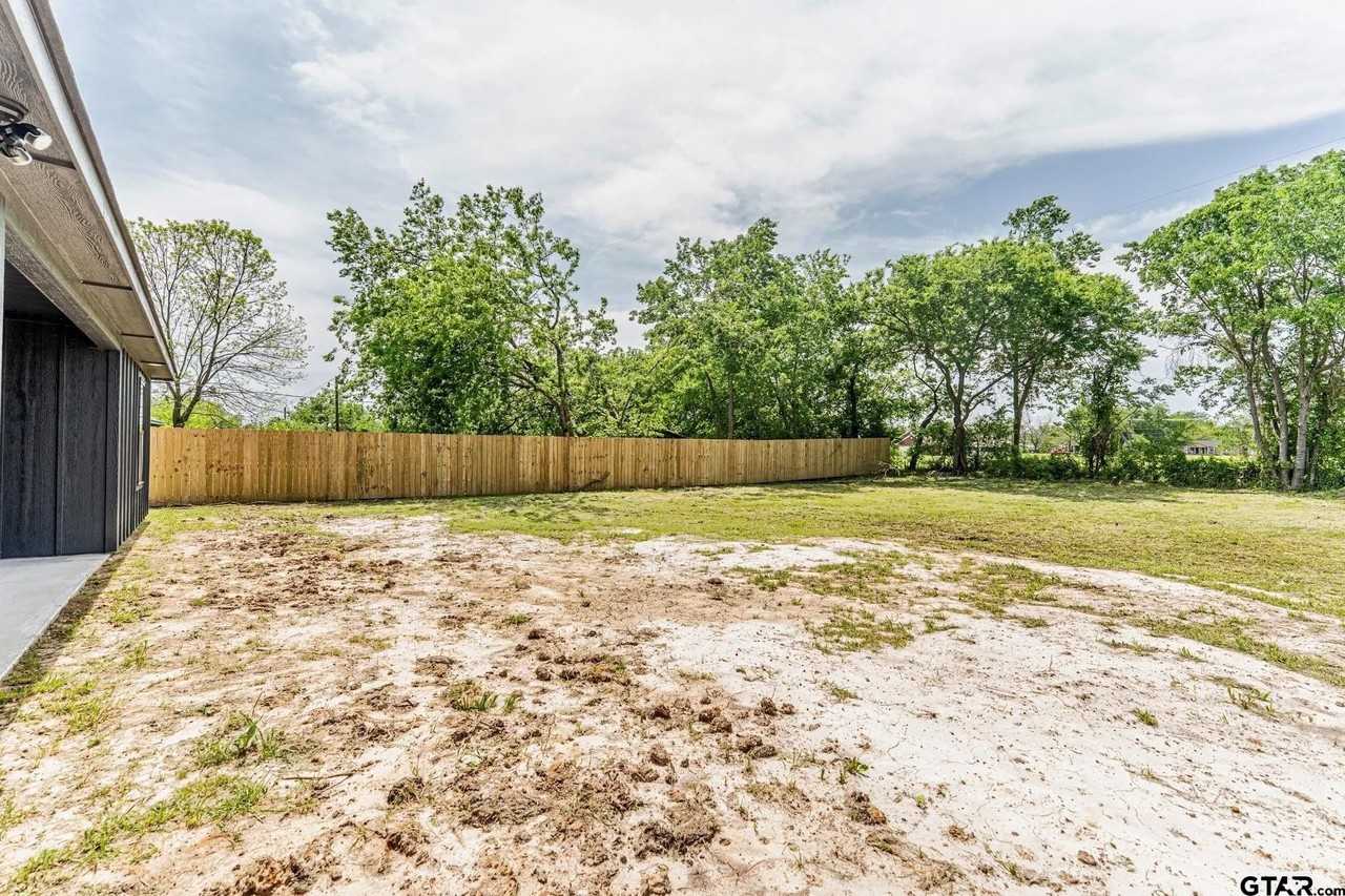 1045 Jackson St N #NA - Photo 3 of 11