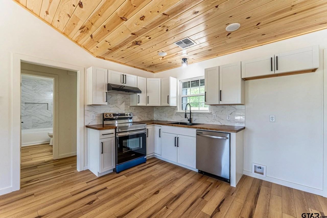 1045 Jackson St N #NA - Photo 5 of 11