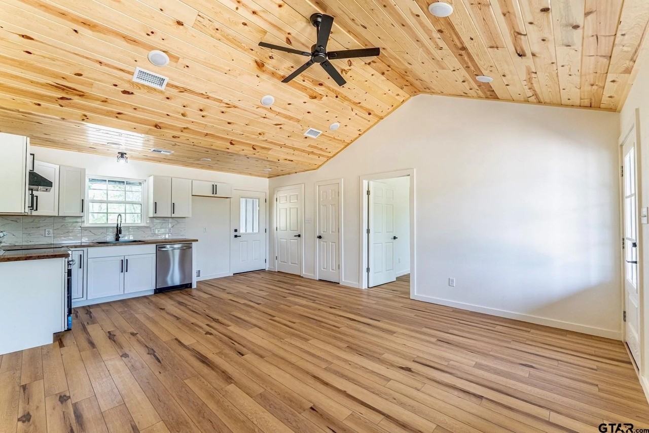 1045 Jackson St N #NA - Photo 7 of 11