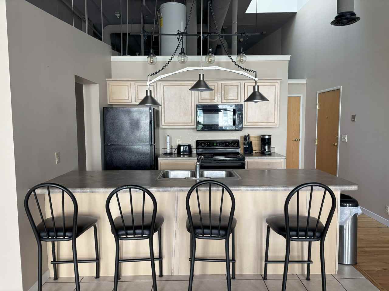 315 Main St - Photo 4 of 11