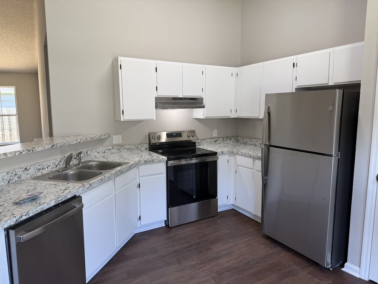 2400 Glenmore Ct Sw #NA - Photo 2 of 14